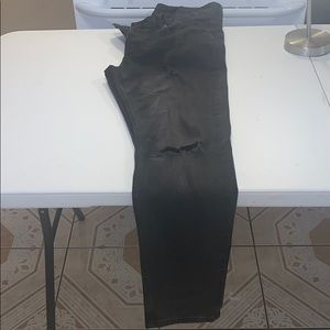 A black jean. Lightly used. Non smoker no pets